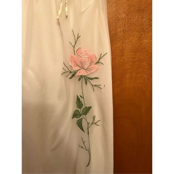 Vintage Ivory Nightgown with pink flower. Dressmaker Designed By Radcliffe. - Picture 2 of 5